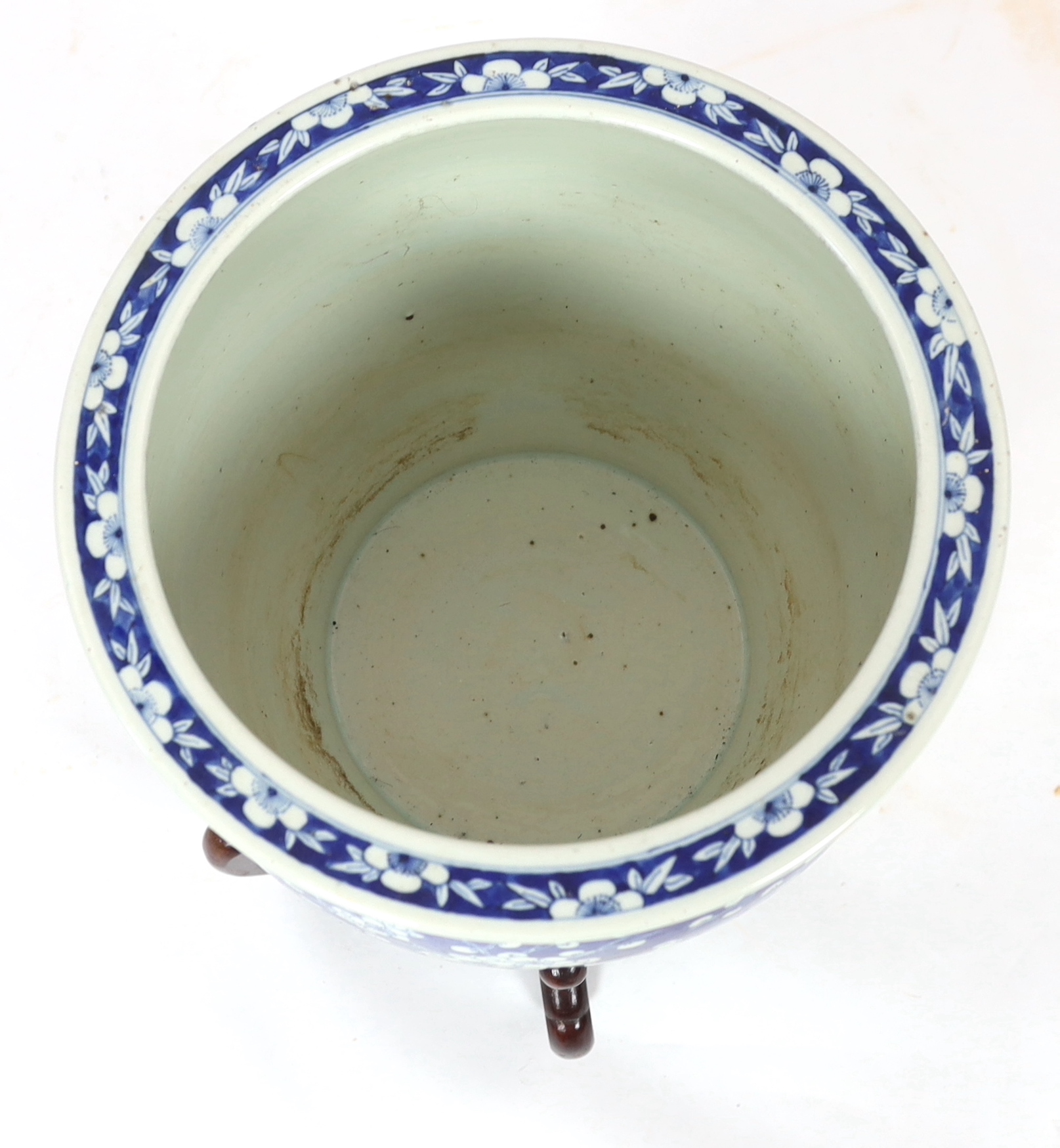 A Chinese blue and white ‘plum blossom’ jardiniere, 19th century, scratching to glaze